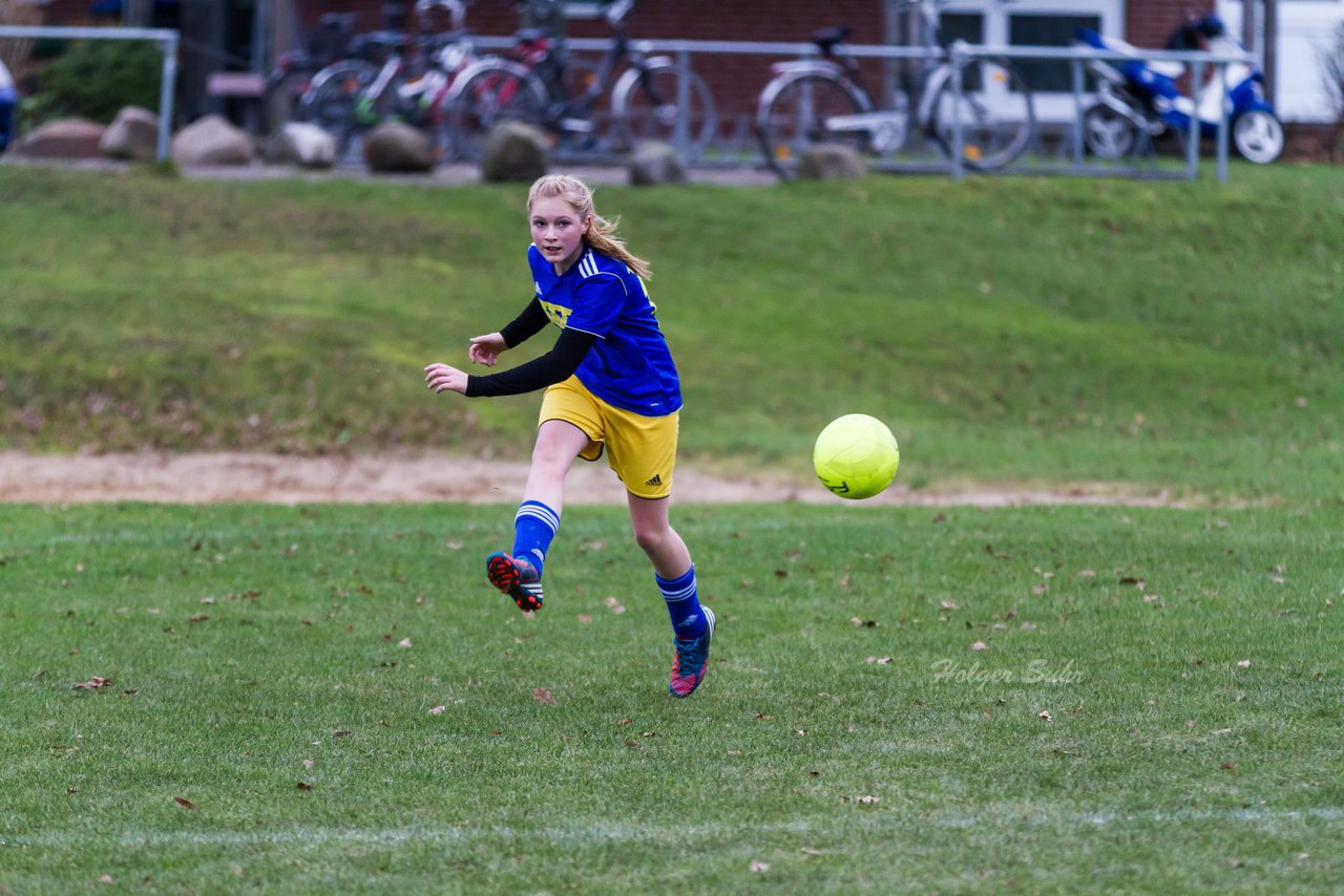 Bild 152 - B-Juniorinnen TSV Gnutz o.W. - SV Henstedt Ulzburg II : Ergebnis: ca. 5:0